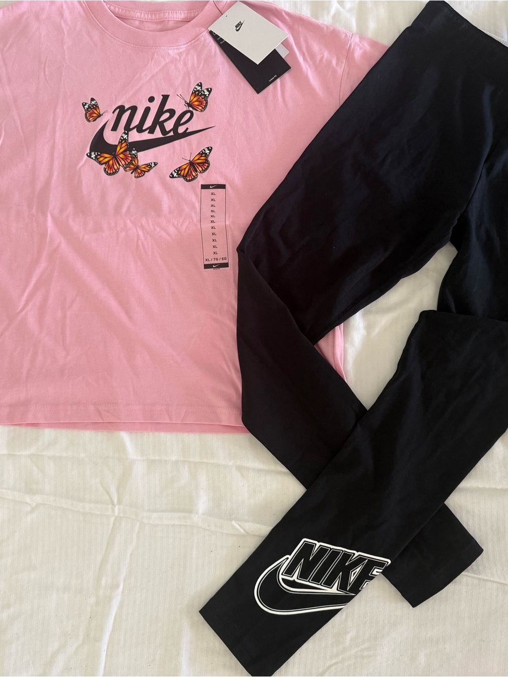 New girls Nike Sz XL 16-18 Pink Butterfly Graphic Tee with Black Leggings
